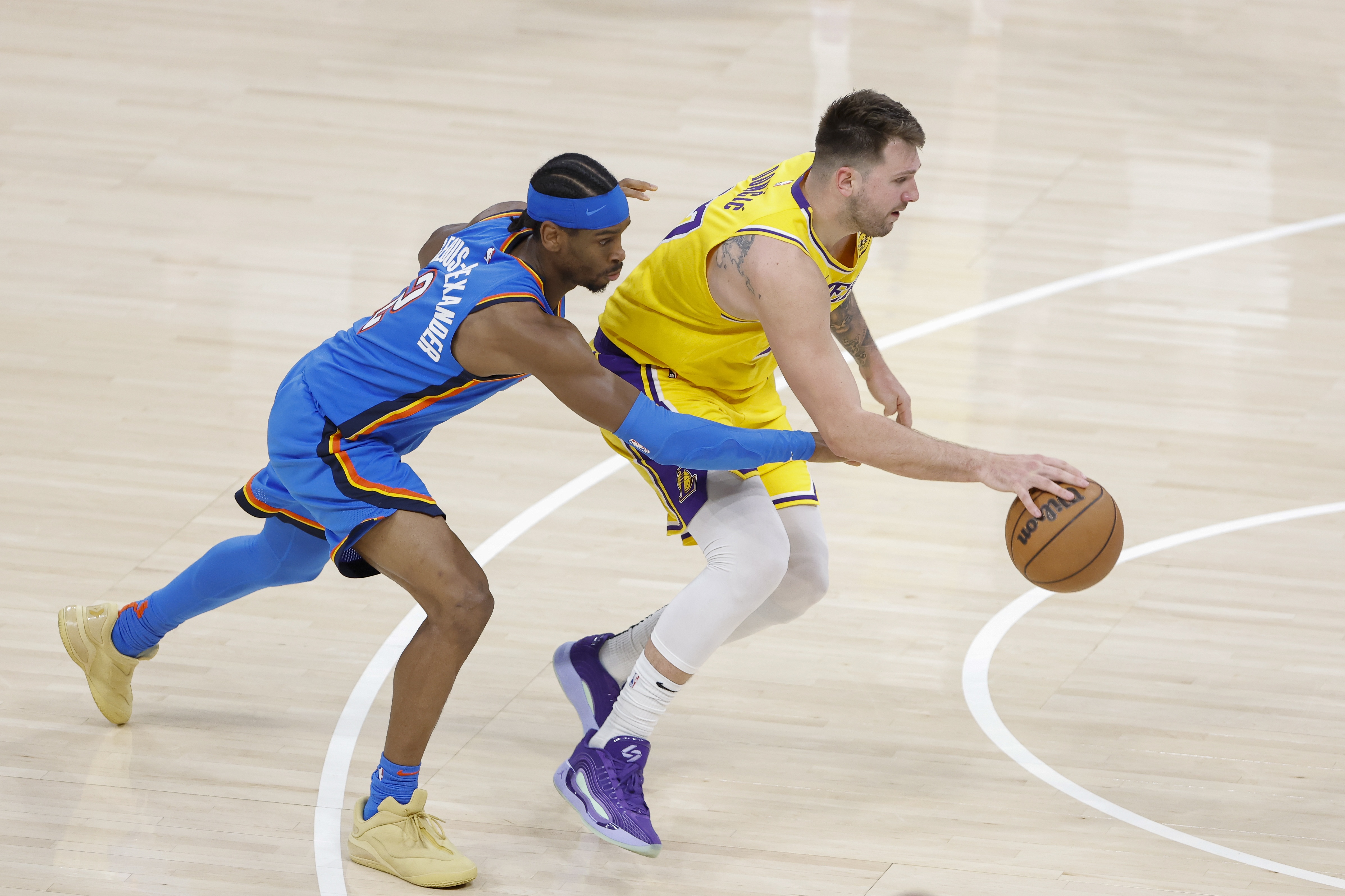 开云app-🔥MVP榜：SGA继续领跑 东约前3 CC进前5 米切尔第7 小卡获提名