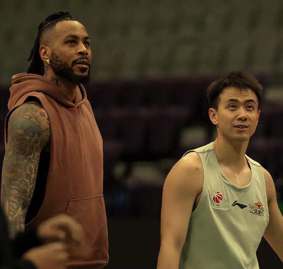 kaiyun-饼王大号两双功不可没!队长狂轰16+7+8+3力挽狂澜,恭喜辽篮两连胜